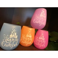 Happy Camper Silikon Weinbecher Benutzerdefinierte Camping 4Er Set von laserprintedproducts