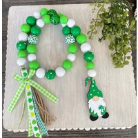 Bauernhaus St. Patrick's Day Gnomgirlande, Kobold, Patty's Decor, Tiered Tablett Dekor, Shamrock's, Holzperlengirlande von lazydaisyfarmhouse