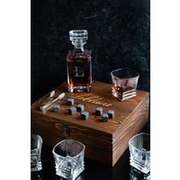 Personalisierte Gravierte Karaffe Full Set Mit Holzbox, Gläsern Und Whiskysteinen von leftcoastweddings