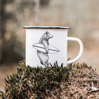 Emaille Tasse | Surferbär Bruno Schwarz Weiß von lenalineDesign