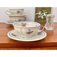 Vintage, 3 Sehr Alte Tassen Mit Untertellern, 30Er/40Er Jahre, Blumen, Blüten, Blaurand, Romantisch, Landhaus, Porzellan, Sammlerstücke Vintage, 3 Sehr Alte Tassen Mit Untertellern, 30Er/40Er Jahre, Blumen, Blüten, Blaurand, Romantisch, Landhaus, Porzellan, Sammlerstücke von leonellovintage