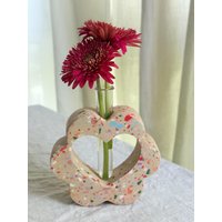 Herzstück - Vase in Blütenform Handgemacht Jesmonite Dopamin Dekoration von lesonlu