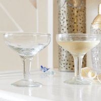 Set Mit Zwei Champagner-Coupes Handgeätzten Sternen-Celebration-Gläsern -Cocktailgläsern-Coupégläsern -Partygläsern - Maßgeschneiderte Charms von DepartmentOfGifting