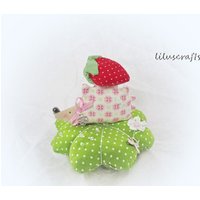 Nadelkissen "Igel Im Erdbeerfeld" von liluscrafts