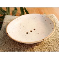 Keramik-Seifenschale "Morgenstille" Matt Weiß Mit Sprenkeln Handgetöpfert Keramik-Seifenschale "Morgenstille" Matt Weiß Mit Sprenkeln Handgetöpfert von linalilaatelier