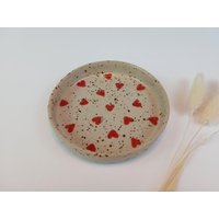 Keramikschälchen "Liebelei" Rote Herzchen Handgetöpfert Keramikschälchen "Liebelei" Rote Herzchen Handgetöpfert von linalilaatelier