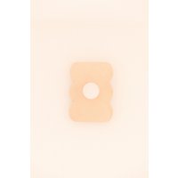 Große Wandleuchte Aus Holz Mit Geschwungener Sanduhrform Und Matter Glaskugel von littleanana