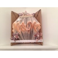 Handgemachte "Mr & Mrs" Buch Falte Origami Mit Blumen Edelsteine Und Schleife Kunst Hochzeit Geschenk Perlen von littlemisssparklegy
