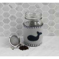Weckglas Gemütlich - Navy Blue Whale Auf Hellgrau Filz, Pint Glas Größe von littletidbitsofjoy