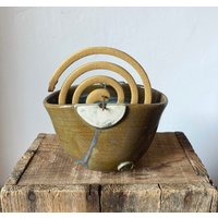 Handgemachte Steingut Schüssel Green & White Mosquito Spulenhalter von lofficina