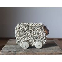 Keramik Schaf Auf Rädern Für Ihr Zuhause - Home Decor von lofficina