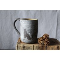 steinzeug Teetasse "Der Wolf Im Schnee" - Made To Order." von lofficina