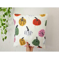 Halloween Bunter Kürbis Punch Needle Kissenbezug, Handgefertigtes Kissen, Wohnkultur von loopconceptstore