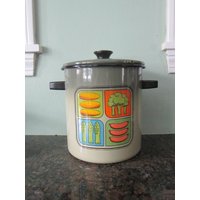 Mid Century Emaille Gemüsedampftopf Mid Century Emaille Gemüsedampftopf von looseendsvintage