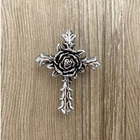 Silber Kreuz Rose Schubladenknöpfe/Zahnrad Schrank Gothic Home Decor Tierförmige Möbelbeschläge, Z-887 von lotusdardware