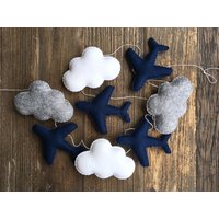 Flugzeuge Und Wolken Filzgirlande, Baby Kinderzimmer, Wimpelkette, Flugzeuge, Filzplüschtiere, Marine, Weiß Grau, Jungenzimmer, Babypartydeko Flugzeuge Und Wolken Filzgirlande, Baby Kinderzimmer, Wimpelkette, Flugzeuge, Filzplüschtiere, Marine, Weiß Grau, Jungenzimmer, Babypartydeko von lovesashnlala