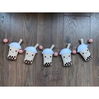 Milch Bubble Tea Girlande, Boba Wimpelkette, Party Dekor, Milchtee Dekoration, Perlen Tee, Tapioca Tea, Wohnkultur, Wanddeko Milch Bubble Tea Girlande, Boba Wimpelkette, Party Dekor, Milchtee Dekoration, Perlen Tee, Tapioca Tea, Wohnkultur, Wanddeko von lovesashnlala