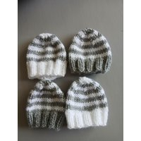 Hand Gestrickte Gestreifte Eierwärmer Grau Und Weiß Set von lovingknitsbyPam