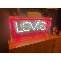 Levi's Neon-Leuchtkasten von luboldesign