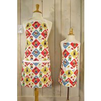 Yippee Mama Und Ich Schürzen-Set - Junger Erwachsener/Teenie-Größe Wendbares von luckyduckydesigns