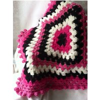 Gehäkelte Babydecke, Häkeldecke, Oma Square, Hot Pink Schwarz Weiß Decke Gehäkelte Babydecke, Häkeldecke, Oma Square, Hot Pink Schwarz Weiß Decke von lukesmom6