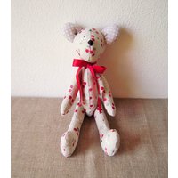 Leinen-Teddybär Mit Kleinem Kirschen-Aufdruck Leinen-Teddybär Mit Kleinem Kirschen-Aufdruck von luniversdeTriscia
