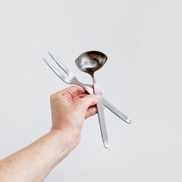 Zwei Mid Century Vintage C Hugo Pott Linden Rostfrei German Modern Edelstahl Vorlegebesteck Soßenkelle/Löffel Und Zweizackige Gabel von luola