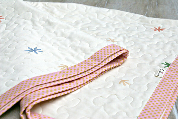 luscinia Quilt Kinderdecke “Sommerblumen” handbedruckt von luscinia