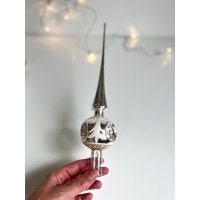 Vintage Silber Glas Weihnachtsbaumspitze, Eingezogene Kugel, Handbemalter Glitzer Baum von luvieduvievintage