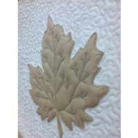 Ahorn-Blätter in Taupe Gesteppte Untersetzer Set Quiltsy Handgefertigt von lynndalou