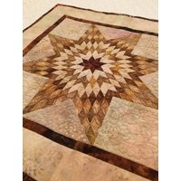 Gesteppte Scrappy Miniatur Einsamer Stern Neutral Wandbehang Oder Tisch Topper Quiltsy Handgefertigt von lynndalou