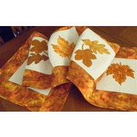 Hergestellt Auf Bestellung Gesteppter Tischläufer Herbstliche Blätter Von Kell Quiltsy Handmade von lynndalou