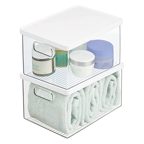mDesign 2er-Set Badezimmer Organizer – praktische Aufbewahrungsbox aus Kunststoff mit Deckel – stapelbare Bad Box zur Aufbewahrung von Shampoo, Duschgel, Lotionen & Co. – durchsichtig/weiß von mDesign