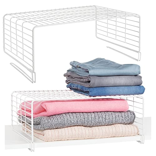 mDesign 2er-Set Drahtkorb für den Kleiderschrank – moderner Schrank Organizer mit 2 Ebenen für Kleideraufbewahrung aus Metall – Allzweckkorb für Schlafzimmer, Küche, Flur und Büro – weiß von mDesign