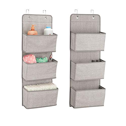 mDesign 2er-Set Hängeaufbewahrung mit 3 Taschen - Kinderzimmer Aufbewahrung für Stofftiere, Windeln und Handtücher - Taschengarderobe zum Hängen – grau von mDesign