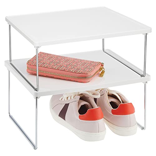 mDesign 2er-Set Regaleinsatz für Kleidung – Ablage aus Metall und Kunststoff für mehr Stauraum im Kleiderschrank – auch als Ordnungshelfer im Küchenschrank geeignet – weiß von mDesign