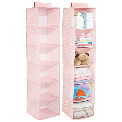 mDesign 2er-Set Stoff Hängeaufbewahrung – Kinderzimmer Organizer mit 6 Fächern und Pünktchenmuster – Aufbewahrungssystem für Kleidung, Accessoires, Schuhe – aus Polypropylen – rosa/weiß von mDesign