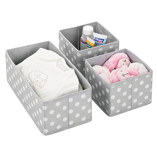 mDesign Aufbewahrungsboxen (3er Set) für Kinderzimmer, Bad etc. - Aufbewahrungsmodul gepunktet - Stoffbox in 2 verschiedenen Größen aus Kunstfaser - hellgrau und weiß von mDesign