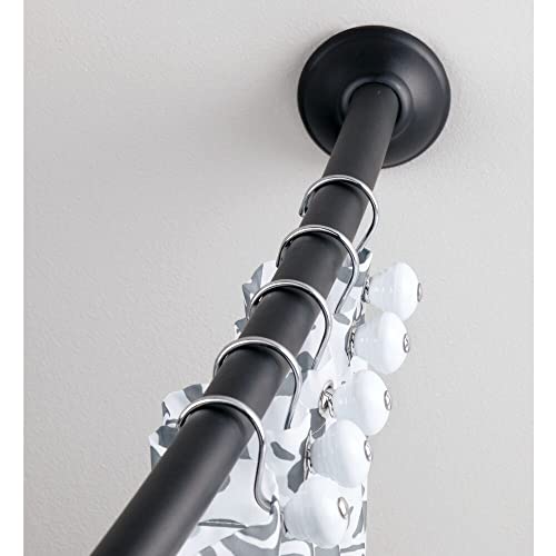 mDesign Duschvorhangstange gebogen – flexible Duschvorhanghalterung zur Wandmontage – Teleskop Duschstange 104 bis 183 cm – mattschwarz von mDesign