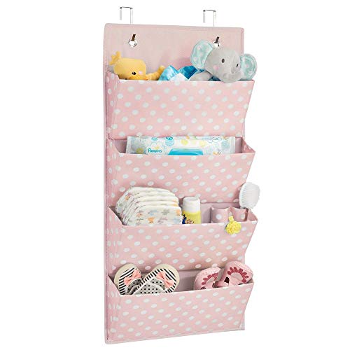 mDesign Hängeaufbewahrung mit Vier Taschen – Kinderzimmer Aufbewahrung für Kinderschuhe, Accessoires und Kleidung – Taschengarderobe zum Hängen mit Pünktchen-Muster – rosa/weiß von mDesign