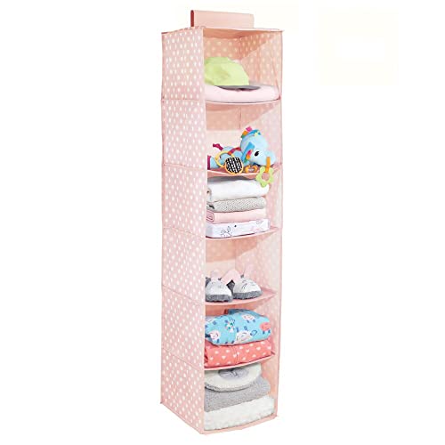 mDesign Stoff Hängeaufbewahrung – Kinderzimmer Organizer mit 6 Fächern und Pünktchenmuster – Aufbewahrungssystem für Kleidung, Accessoires, Schuhe – aus Kunstfaser – rosa/weiß von mDesign