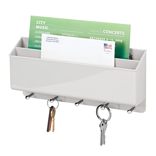 mDesign praktische Briefablage für Flur und Küche – kompaktes Schlüsselboard mit 2 Fächern für Post und 5 Haken – wandmontiertes Schlüsselbrett aus Kunststoff und Metall – hellgrau von mDesign