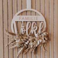 Familie - Trockenblumenkranz Mit Namen/Holzkranz Trockenblumen | Perfektes Geschenk Zum Geburtstag, Hochzeit Oder Einzug von maberyDE