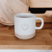 Smiley - Keramiktasse in Weiß | Steingut Tasse Becher Mit Henkel, Graviert, Geschenk Zum Geburtstag, Muttertag, Vatertag von maberyDE