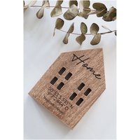 Holzhaus | Mit Koordinaten Einzugsgeschenk Geschenk Zum Einzug Personalisierung Umzug von madameplotter