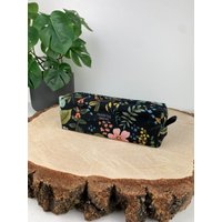 stifte-Etui/ Mäppchen Mit Blumen in Dunkel/Madebyaevva von madebyaevva