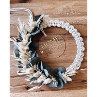 Eukalyptus Kranz Mit Makramee, Boho-Flair Für Dein Zuhause, Trockenblumen in Naturtönen/Türkranz, Türschild, Türdeko, Wanddeko, Geschenkidee Eukalyptus Kranz Mit Makramee, Boho-Flair Für Dein Zuhause, Trockenblumen in Naturtönen/Türkranz, Türschild, Türdeko, Wanddeko, Geschenkidee von madebyjuliaRa