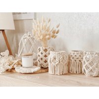 Makrameewindlicht, Makrameeblumenvase, Vase, Tischdeko, Makramee-Deko, Accessoires, Bouquet Vase/Glasvase, Kerzen/Teelichter, Boho, Makramee Makrameewindlicht, Makrameeblumenvase, Vase, Tischdeko, Makramee-Deko, Accessoires, Bouquet Vase/Glasvase, Kerzen/Teelichter, Boho, Makramee von madebyjuliaRa