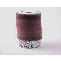 Handgeworfenes Steingutgefäß Mit Einzigartiger Textur Und Pulvereffekt in Roter Farbe von madebymanos