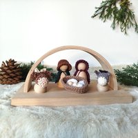 Weihnachtskrippe Aus Holz Mit Figuren | Kleine Hangemachte Krippe Mini Krippenset Modern & Minimalistisch Weihnachtskrippe Aus Holz Mit Figuren | Kleine Hangemachte Krippe Mini Krippenset Modern & Minimalistisch von madebynisi